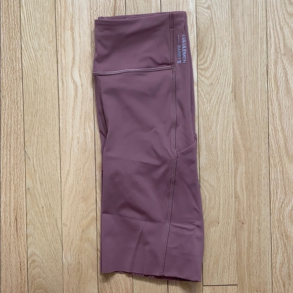 Lululemon X Barry’s Bootcamp Stronger As One Short - Picture 6 of 6